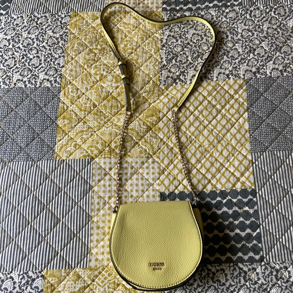 Like New Condition Guess purse